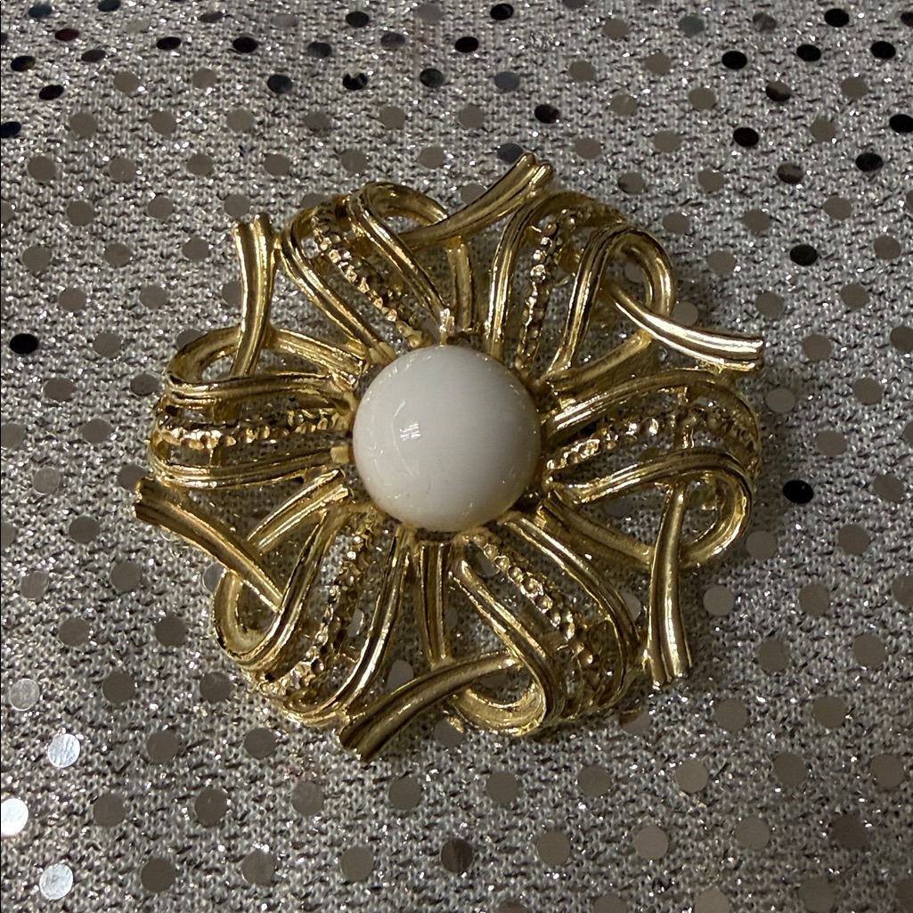 Gerry’s Gold Tone Brooch With White Center. Vintage.